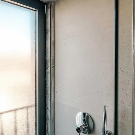 Отель Ermes Luxury Дуррес