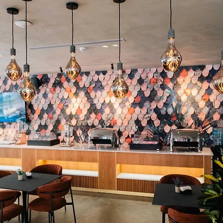 Ermes Luxury Отель Дуррес